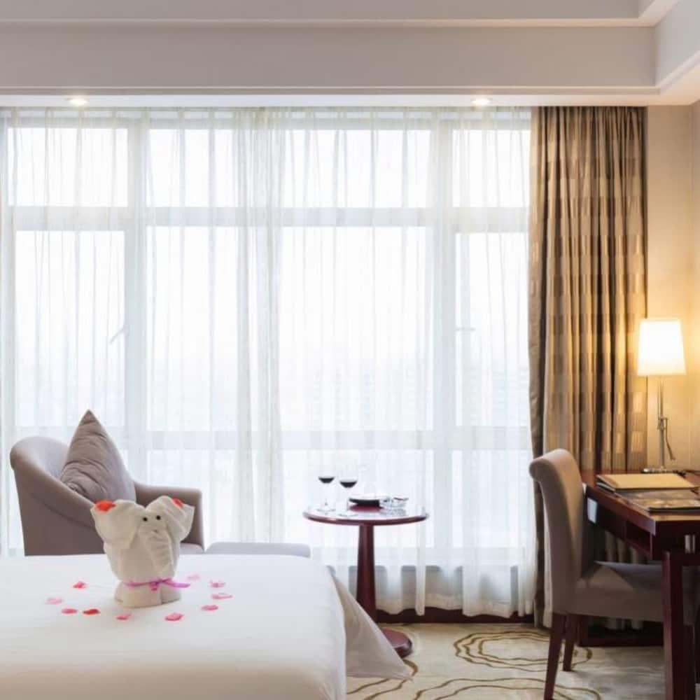Manhatton Hotel Zhuhai Exterior photo